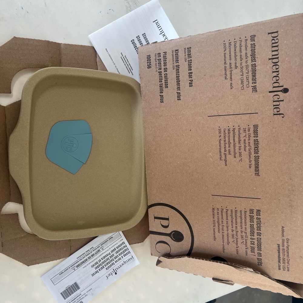 Pampered chef bar pan, brand new